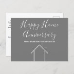 Real Anwesen Happy Zuhause Anniversary Custom Grau Postkarte<br><div class="desc">Diese moderne Happy Zuhause Anniversary Postkarte ist mit Ihrem Firmennamen unter der eleganten Typografie gefertigt. Diese minimalistisch graue und weiße Karten haben eine einfache Linie, die von einem Haus zeichne. Sie sind ideal, um an vergangene Kunden zu senden, um sie daran zu erinnern, Freunde und Verwandte zu verweisen, die ihre...</div>