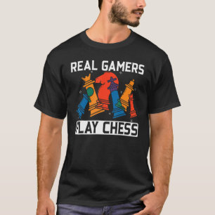 Real Gamers spielen Schach Großmeister-Mainboard-S T-Shirt