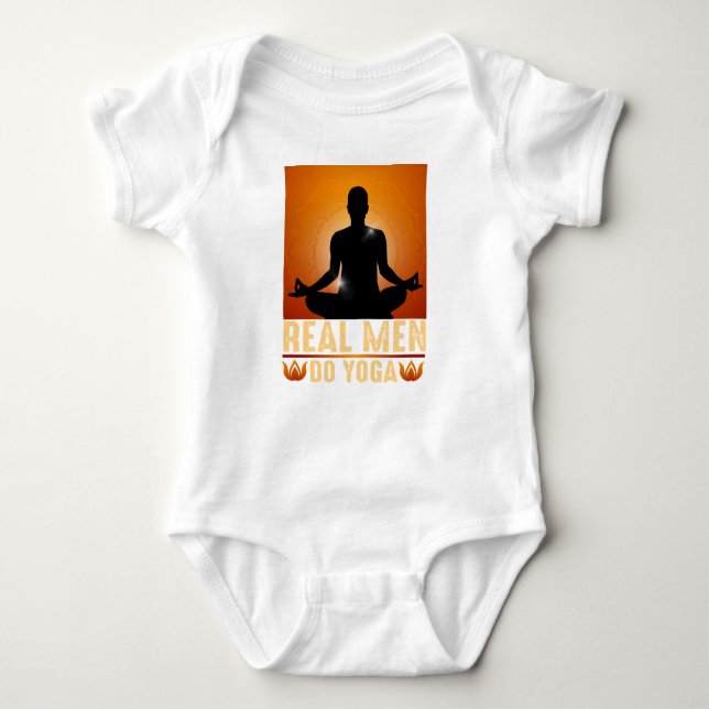 Real Men Do Yoga Baby Strampler (Vorderseite)