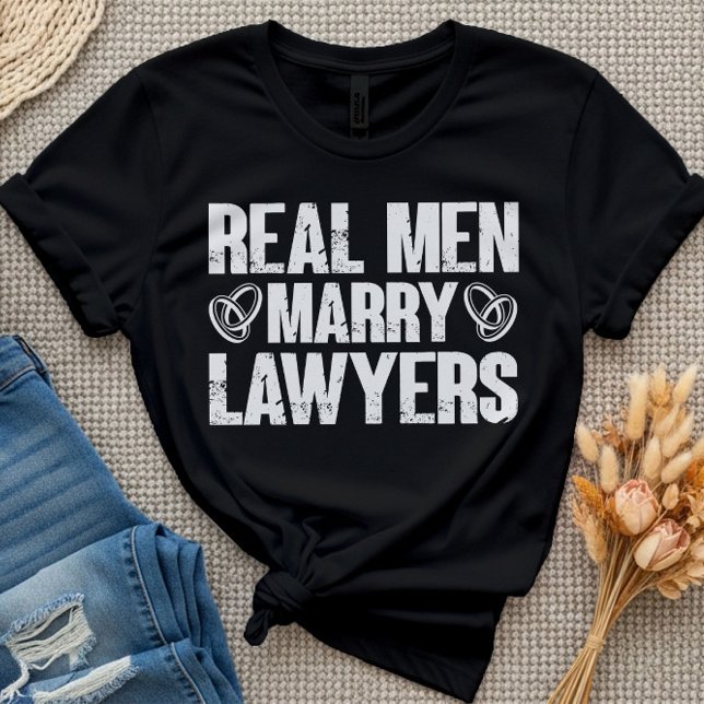 Real Men heiraten Anwälte Ehefrau Funny Lawyer T-Shirt (Von Creator hochgeladen)