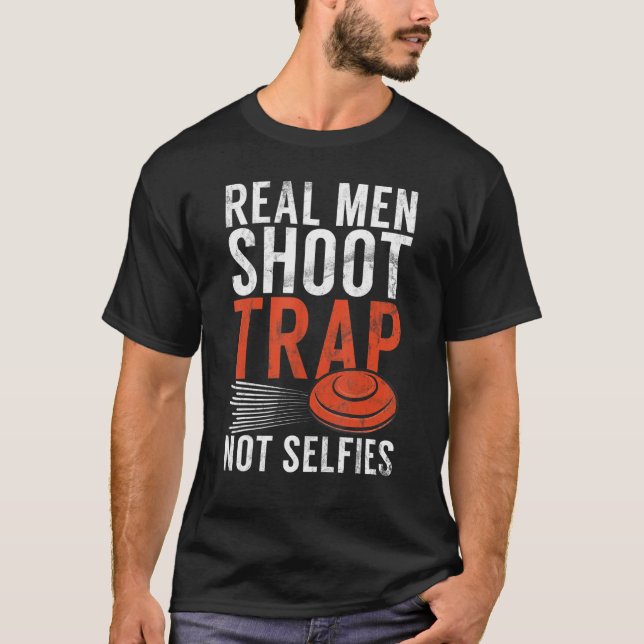 Real Men Shoot Trapper Sportschuh & Tontaube T-Shirt (Vorderseite)