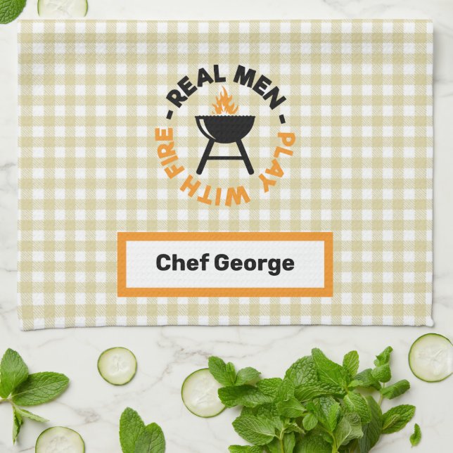 Real Men spielen mit Grillabend Geschirrtuch (Gefaltet)