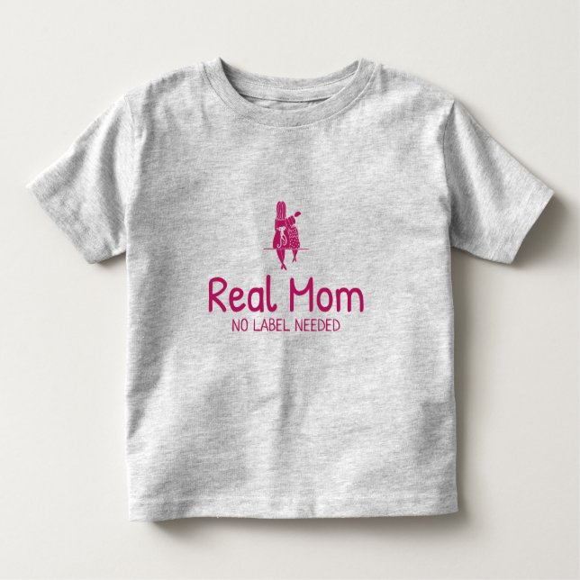 Real Mom No Label Needed Adoptive Mom  Kleinkind T-shirt (Vorderseite)