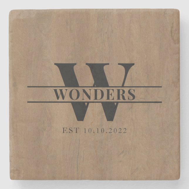 Realistic medium Wood Grain Monogram Wedding Steinuntersetzer (Vorderseite)