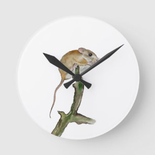 Realistische Aquarellmaus in einem Baum Runde Wanduhr