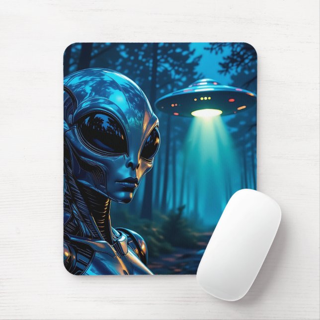Realistische Hyper-Alien und UFO im Wald Mousepad (Mit Mouse)