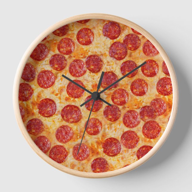 Realistische Pepperoni Pizza Uhr (Vorderseite)