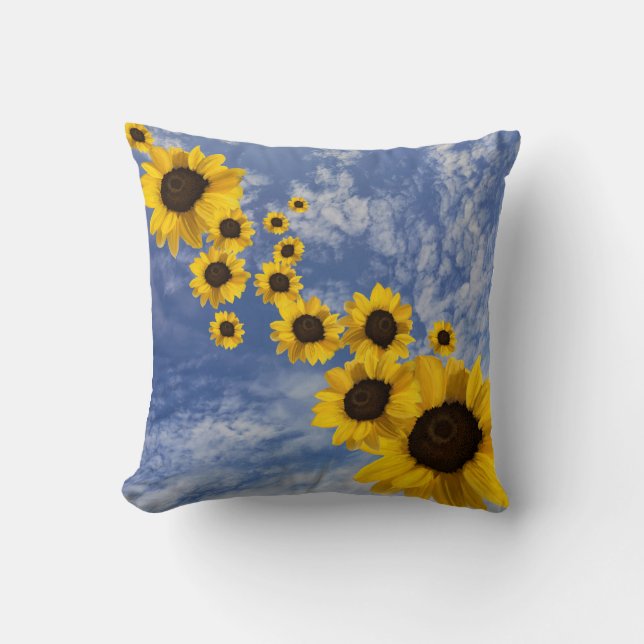 Realistische Sonnenblumen blühen am Himmel von Cor Kissen (Vorderseite)