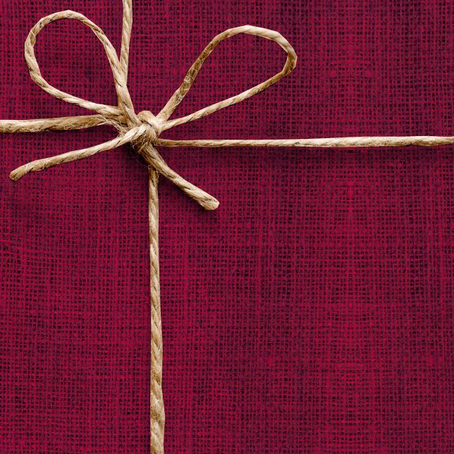Realistisches Burlap Rustic Simple Magenta Burgund Geschenkpapier (Von Creator hochgeladen)