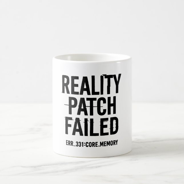 Reality Patch Versagt - Glitched Typografie Kaffeetasse (Mittel)