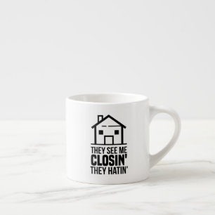 Realtor Sie sehen mich beim Abschluss eines Immobi Espressotasse