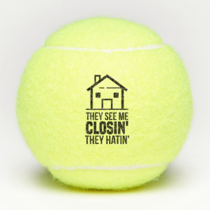 Realtor They See Tennisbälle