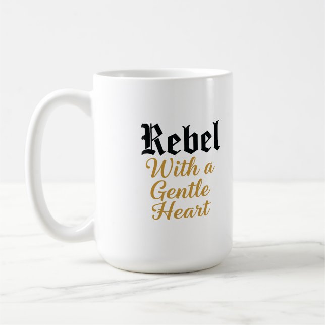 Rebel mit sanftem Herz-Typografie-Design Kaffeetasse (Links)