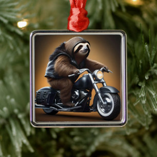 Rebel Sloth: Ein lederverkleidetes Motorrad Ornament Aus Metall