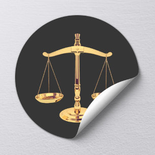 Rechtsanwältin auf dem Recht Gold-Skala der Justiz Runder Aufkleber