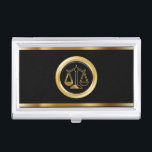 Rechtsanwalts-Visitenkarte-Halter Visitenkarten Dose<br><div class="desc">Rechtsanwaltsgeschäfts-Kartenhalter mit cooler simulierter Goldmetallischer Hintergrundordnung,  die noble Gesetzesskala und versinnbildlichen alle gedruckt auf der Front und für einen besten ersten Eindruck mutig angezeigt. Entworfen sagte Griff Ihren Geschäftskarten und schützt sie in der Art für einen beruflichen Rechtsanwalt,  ein Sozietätspersonal oder Rechtsanwälte.</div>