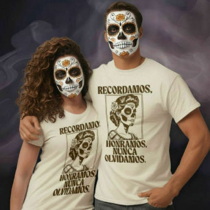 Recordamos Honramos Nunca Olvidamos Día de Muertos T-Shirt
