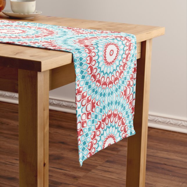 Red and Aqua Geometric Mandala Pattern Mittelgroßer Tischläufer (Beispiel)