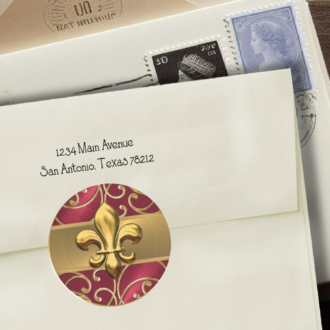 Red and Gold Filigree Wirbel Lilie Runder Aufkleber (Von Creator hochgeladen)