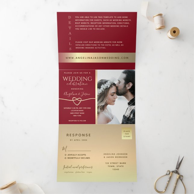 Red and Gold Foto Wedding Tri-Fold Einladung (Innenseite)