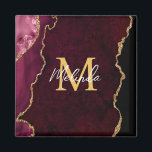 Red and Gold Marmor Agate Magnet<br><div class="desc">Dieser Magnet zeichnet sich durch einen eleganten und glamourösen Marmorhintergrund aus, der mit geode gemstone Details und Imitaten goldenen Glitzer Akzente setzt. Das Monogramm kombiniert handgeschriebene Skripte mit modernen serifenlosen Schriftart für ein elegantes und raffiniertes Aussehen. Dies wird das ideale Geschenk, da es mit einem Namen und Initial angepasst werden...</div>