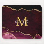 Red and Gold Marmor Agate Mousepad<br><div class="desc">Dieses Mauspad weist einen eleganten und glamourösen Marmorhintergrund mit geode gemstone Details und Imitaten goldenen Glitzer Akzente. Das Monogramm kombiniert handgeschriebene Skripte mit modernen serifenlosen Schriftart für ein elegantes und raffiniertes Aussehen. Dies wird das ideale Geschenk, da es mit einem Namen und Initial angepasst werden kann. Die tiefen roten Farbtöne...</div>