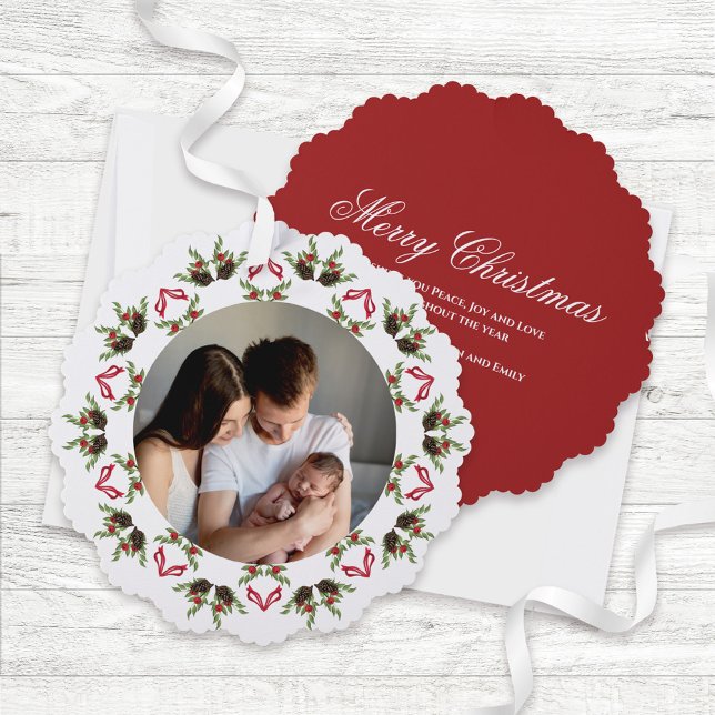 Red and Green Merry Christmas Photo Wreath Ornament Karte (Red and green wreath photo ornament card.)