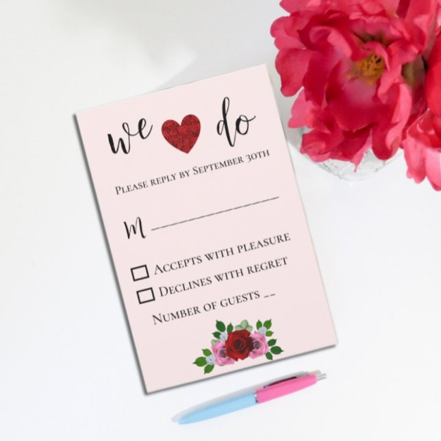 Red and Pink Roses Wedding RSVP Karte (Von Creator hochgeladen)