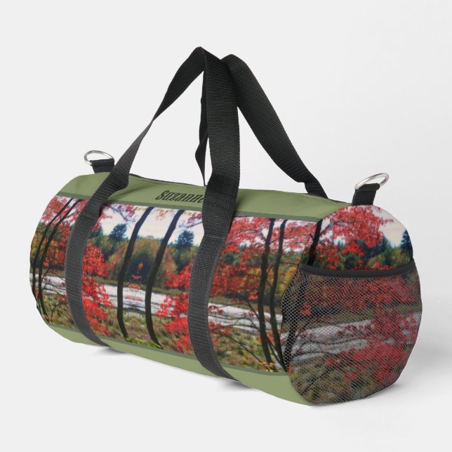 Red Autumn Foliage Marsh Personalisiert Duffle Bag (Rechte Ecke)