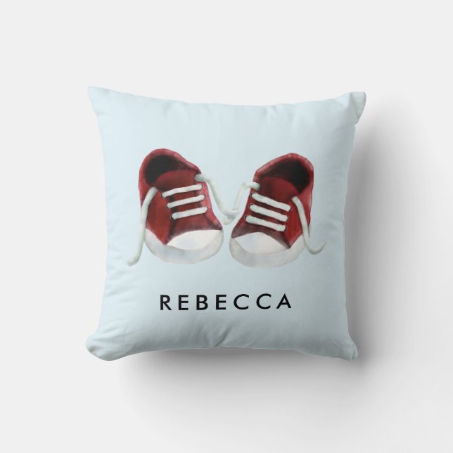 Red Baby Sneakers Pillow, mit Name, für Kinderzimm Kissen (Vorderseite)