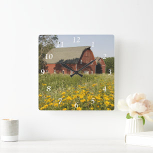 Red Barn and Yellow Wildflowers Square Clock Quadratische Wanduhr