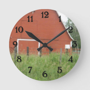 Red Barn Runde Wanduhr