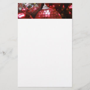 Red Baubles Header Schreibtisch weiß Briefpapier