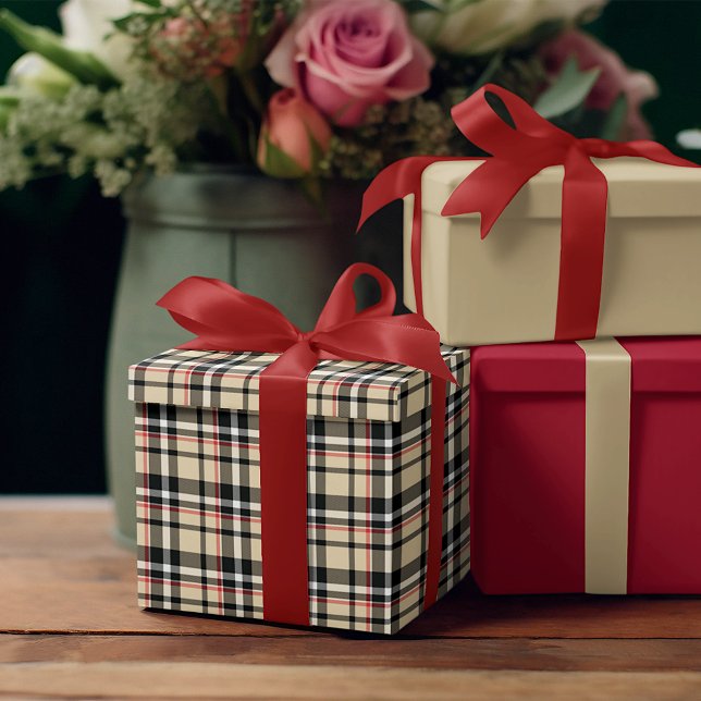 Red Beige Schwarz-weiß Squares Tartan Kariertes Mu Geschenkpapier (Von Creator hochgeladen)