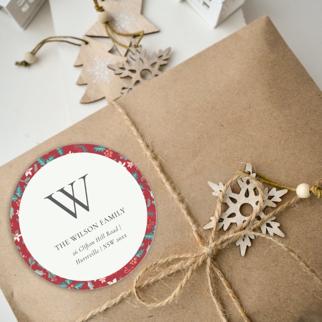 Red Berries Christmas Floral Monogram Address Runder Aufkleber (Von Creator hochgeladen)