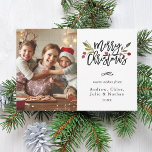 Red Berries Frohe Weihnachts-Foto Feiertagskarte<br><div class="desc">Moderne Weihnachts-Script-Fotokarte mit roten Beeren,  grünen botanischen Blätter mit roten Strickmustern auf der Rückseite.</div>