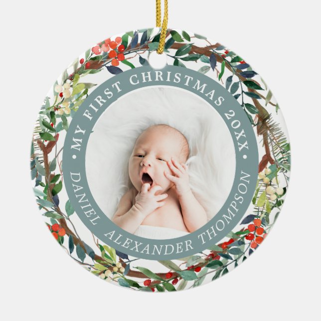 Red Berries Pine Needle Wreath Baby 1. Weihnachten Keramik Ornament (Vorne)