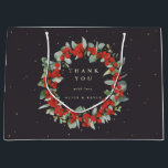 Red Berry Eukalyptus Christmas/Holiday Vielen Dank Große Geschenktüte<br><div class="desc">Elegante,  sanft warme schwarz,  Weihnachten/Feiertag 'Danke' Gefallen oder Geschenktasche. Mit einem Kranz von Hand bemalten roten Beeren und Eukalyptus. Der gesamte Text ist vollständig editierbar,  sodass Sie den Schriftart leicht ändern können. Verschiedene Taschen in verschiedenen Größen und Koordinatensets in meinem Geschäft verfügbar.</div>