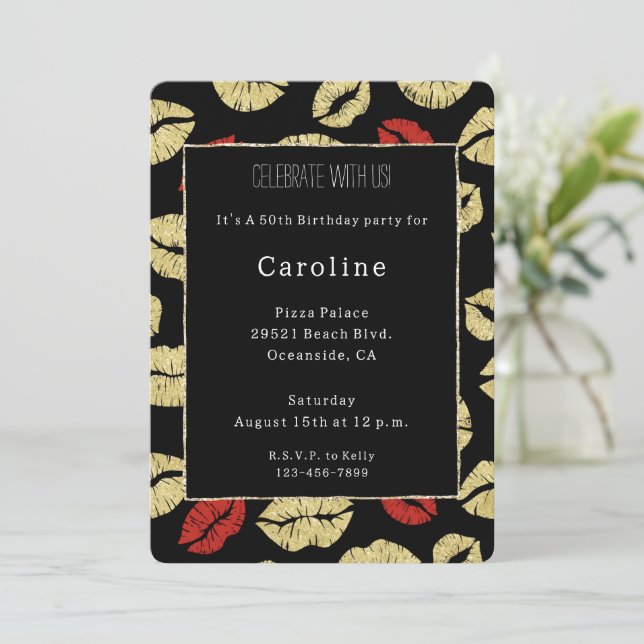 Red Black Gold Lips 50. Geburtstag Einladung (Stehend Vorderseite)