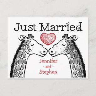 Red & Black Just Married Giraffe Liebe Hochzeit Ankündigungspostkarte