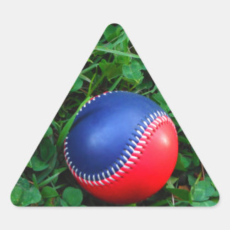 Red & Blue Baseball mit weißem Stitching Dreieckiger Aufkleber