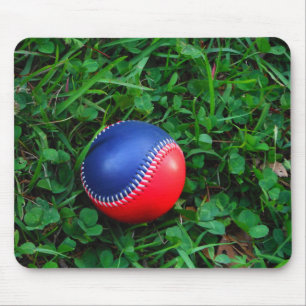 Red & Blue Baseball mit weißem Stitching Mousepad