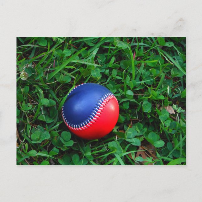 Red & Blue Baseball mit weißem Stitching Postkarte (Vorderseite)