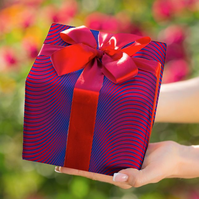 Red & blue Moiré Effect Moderne Trippy Abstrakt Geschenkpapier (Von Creator hochgeladen)