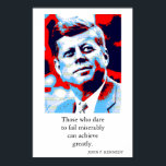 Red Blue Pop Art JFK John F. Kennedy Quote erreich Poster<br><div class="desc">Das Motivierend Zitat des ehemaligen amerikanischen Präsidenten John F. Kennedy: Wer es wagt,  kläglich versagen,  kann enorm viel erreichen.</div>