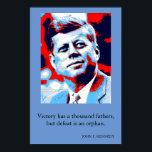 Red Blue Pop Art JFK John F. Kennedy Quote erreich Poster<br><div class="desc">Rot,  Blau und Weiß Der Motivierend Zitat des ehemaligen amerikanischen Präsidenten John F. Kennedy: Der Sieg hat tausend Väter,  aber die Niederlage ist ein Waisenkind.</div>