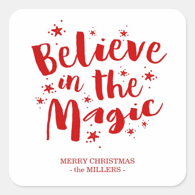 Red Brush Script Believe In The Magic Christmas Quadratischer Aufkleber (Vorderseite)