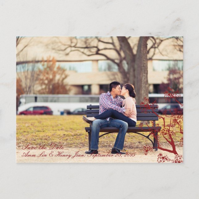 Red Cherry Blossom Oriental Wedding rettet das Dat Ankündigungspostkarte (Vorderseite)