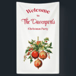 Red Christmas Baubles mit Holly Festivals Banner<br><div class="desc">Weihnachtsbanner mit einer Vintagen Stilvorlage. 3 rote Weihnachtsbaumbläschen umgeben von grünen Heiligen und Beeren. Stilvolles Retro-Design.</div>