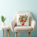 Red Christmas Baubles mit Holly Festivals Kissen<br><div class="desc">Kissen mit einer Vintagen Stilvorlage. 3 rote Weihnachtsbaumbläschen umgeben von grünen Heiligen und Beeren. Stilvolles Retro-Design.</div>